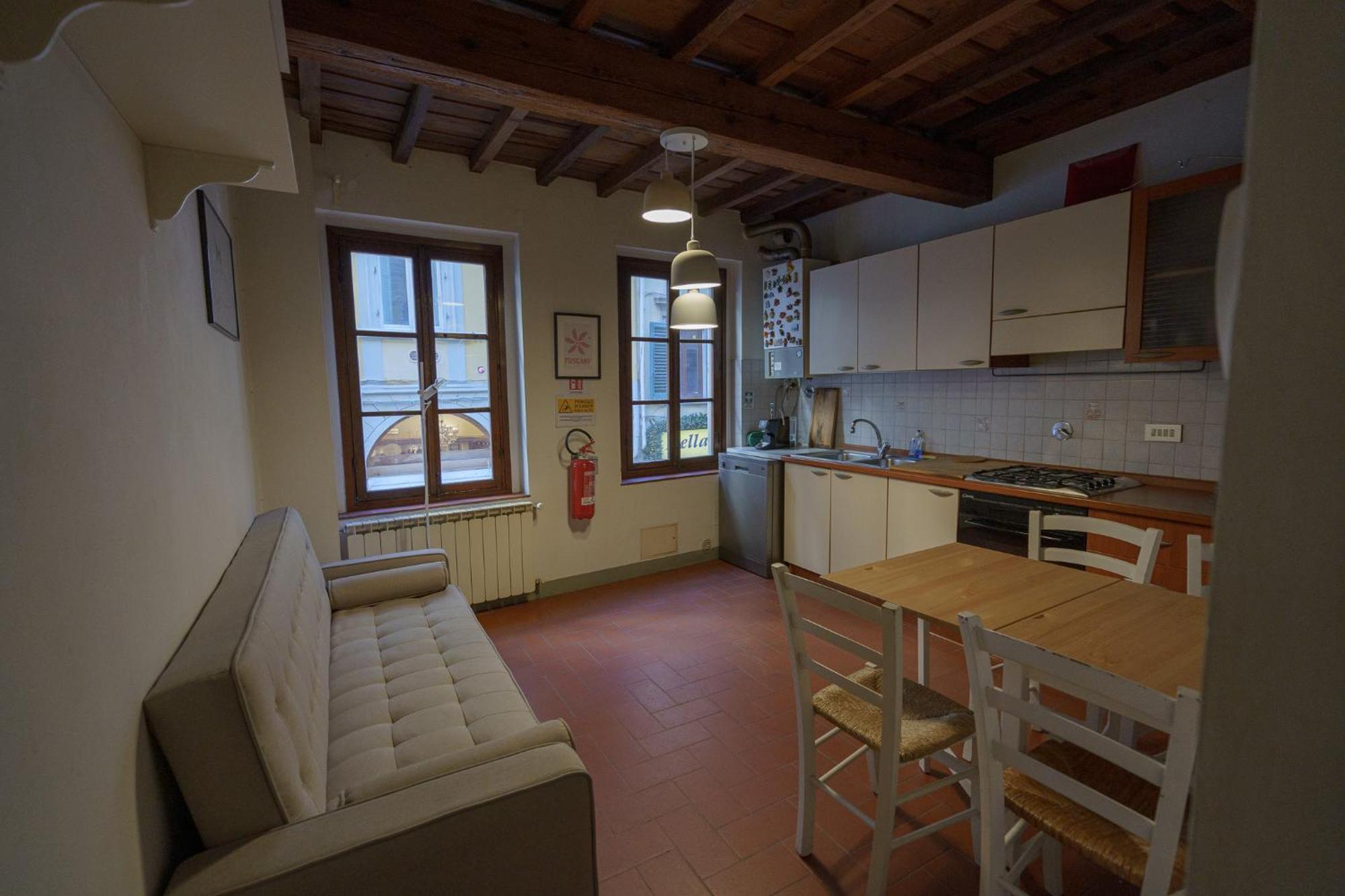 Traditional Florentine 1Br Apartment Close To Piazza Santa Croce ฟลอเรนซ์ ภายนอก รูปภาพ
