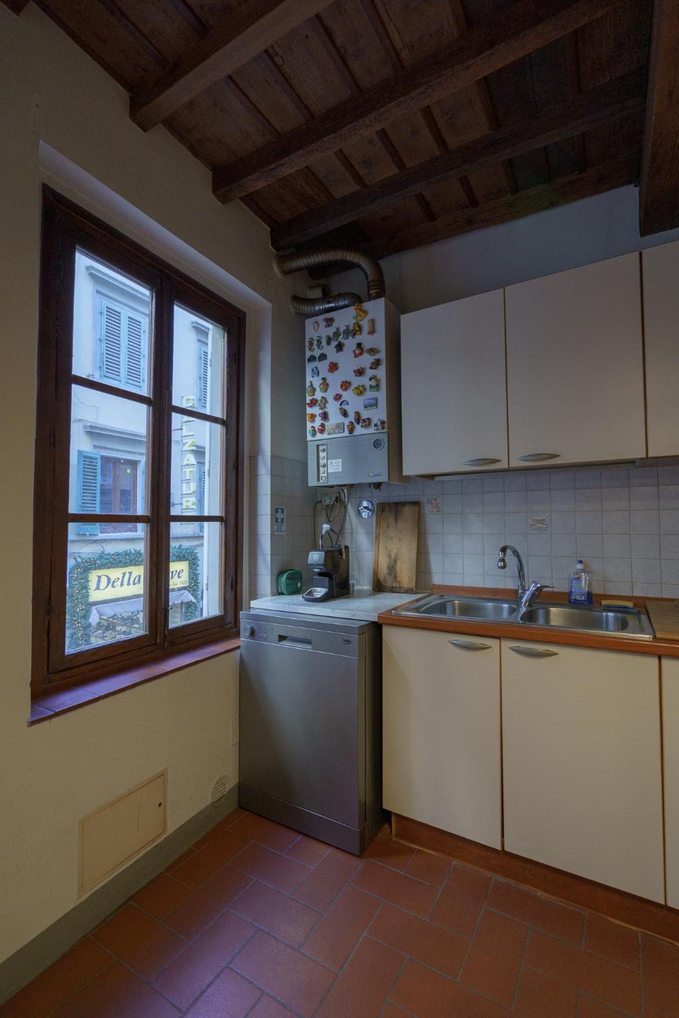 Traditional Florentine 1Br Apartment Close To Piazza Santa Croce ฟลอเรนซ์ ภายนอก รูปภาพ